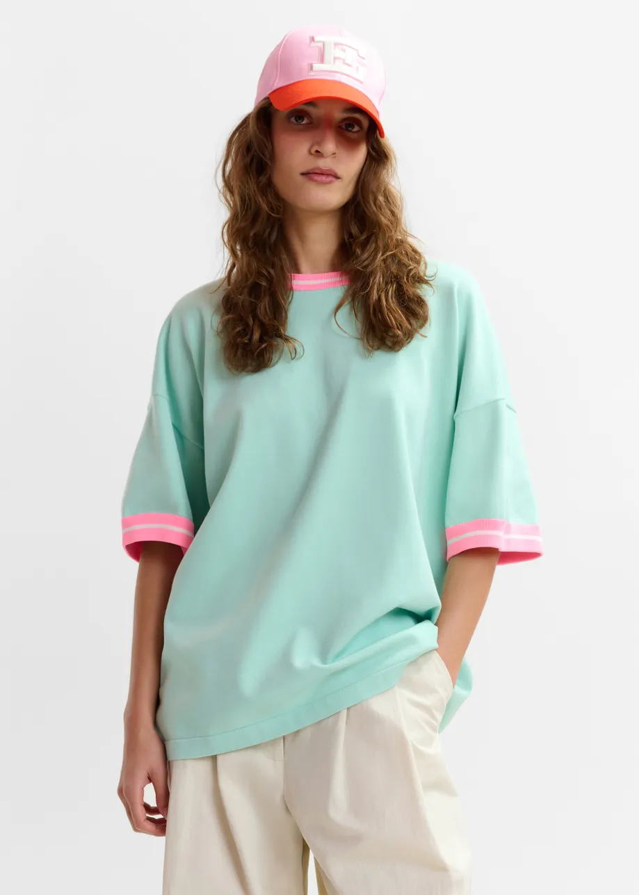 Light blue knit T-shirt with pink contrasting trim