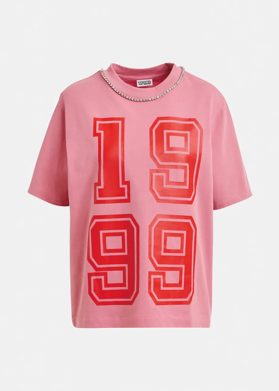 T-shirt en coton rose à imprimé numérique rouge et encolure en strass