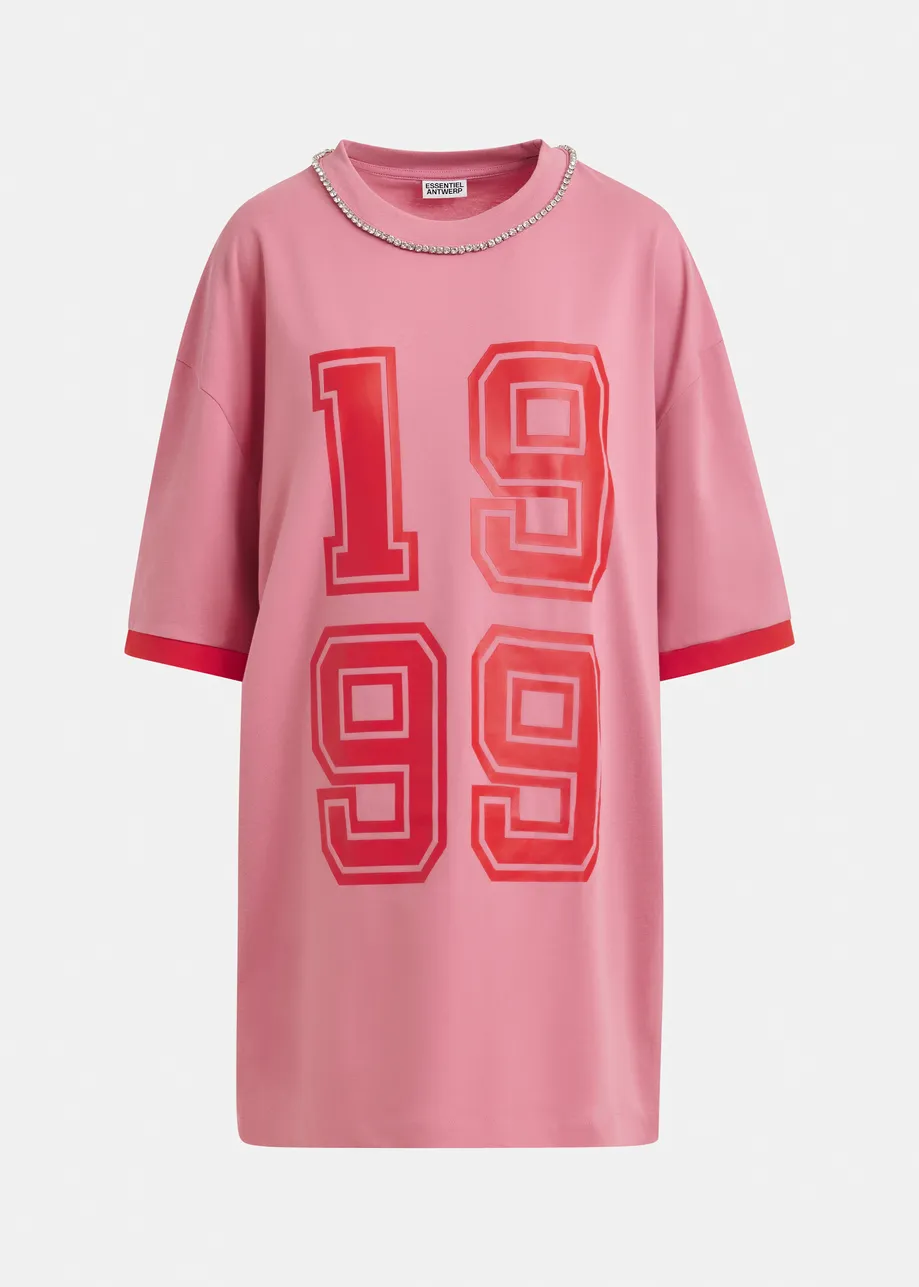Pink oversized cotton T-shirt with rhinestone embellished neckline and red numeric print