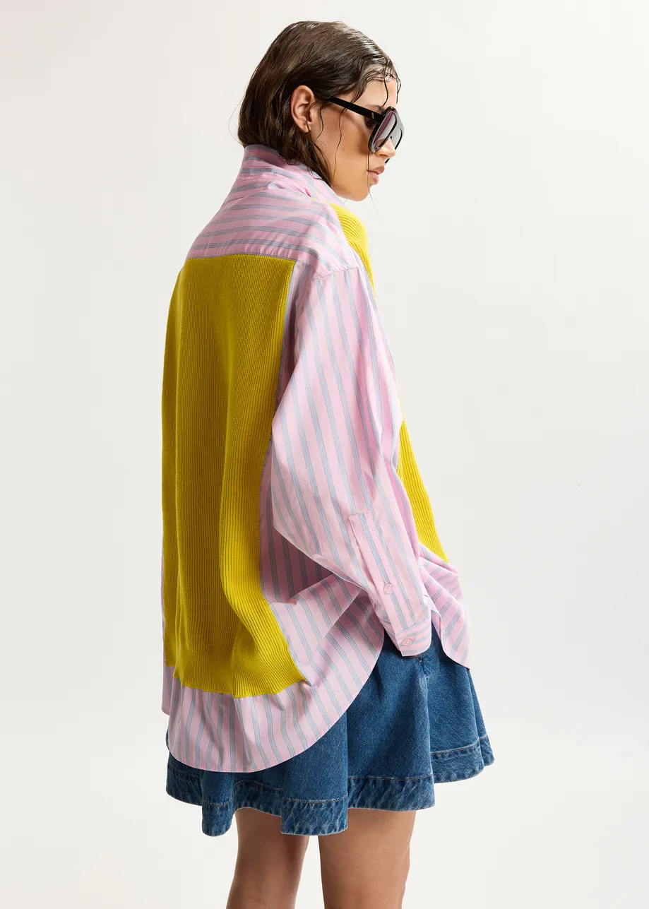 Chemise oversize à empiècements en tricot jaune, rose clair et bleu clair