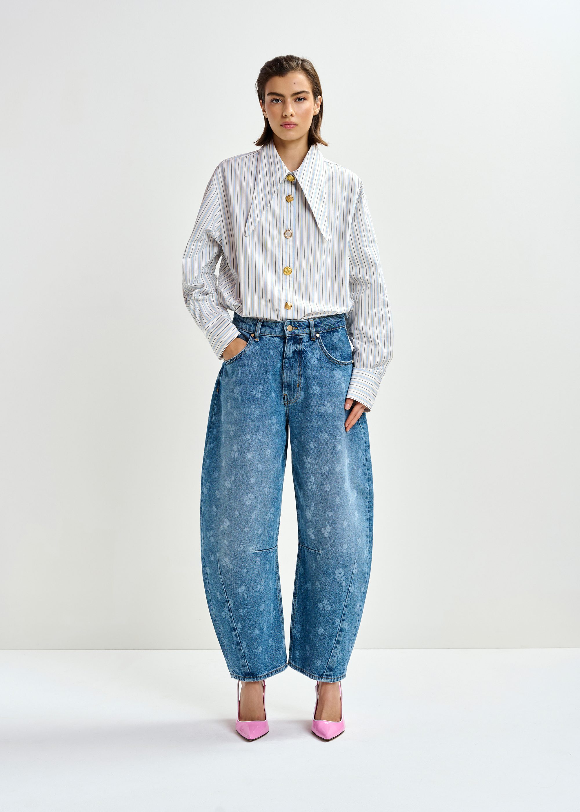 Blue floral-print barrel-leg cropped jeans | Essentiel Antwerp