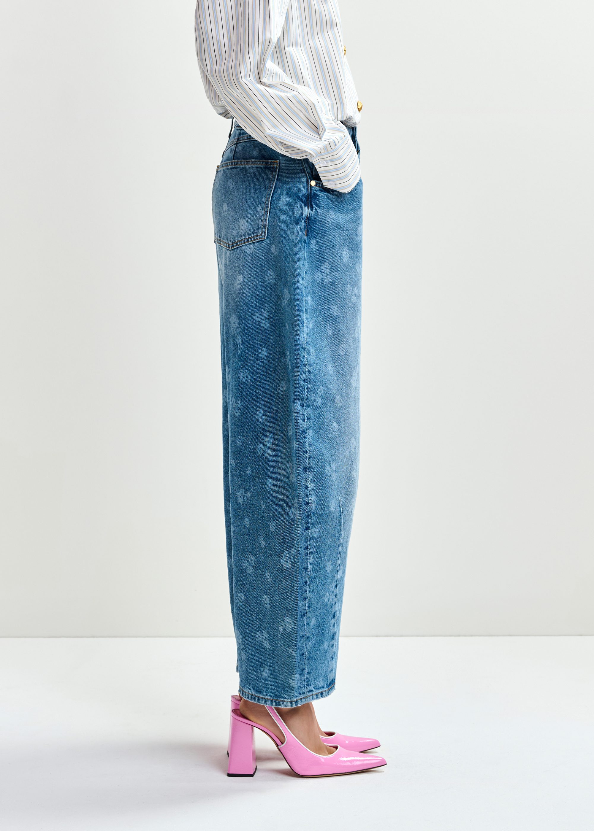 Blue floral-print barrel-leg cropped jeans | Essentiel Antwerp