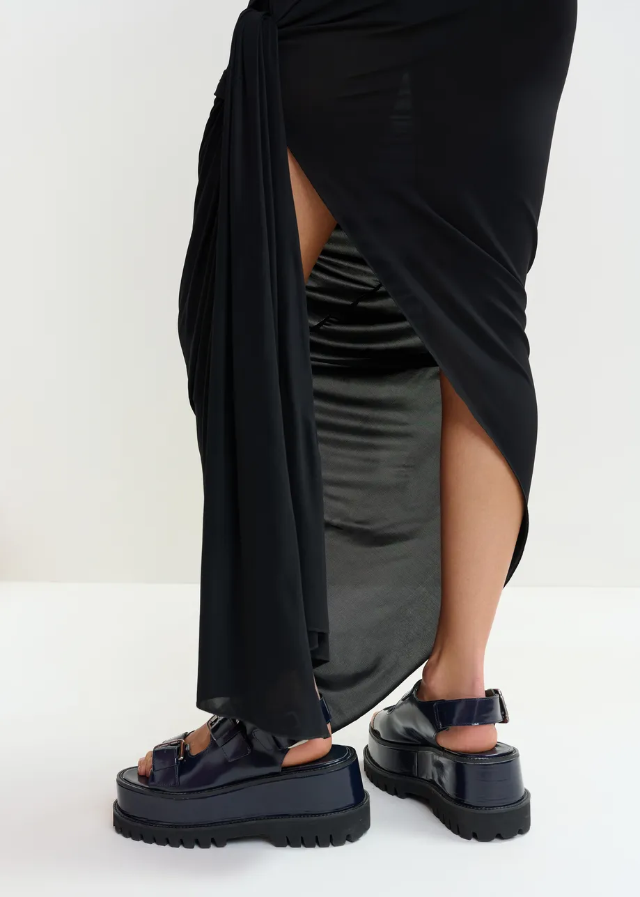 Vestido de punto entallado con drapeado fruncido y abertura lateral, negro