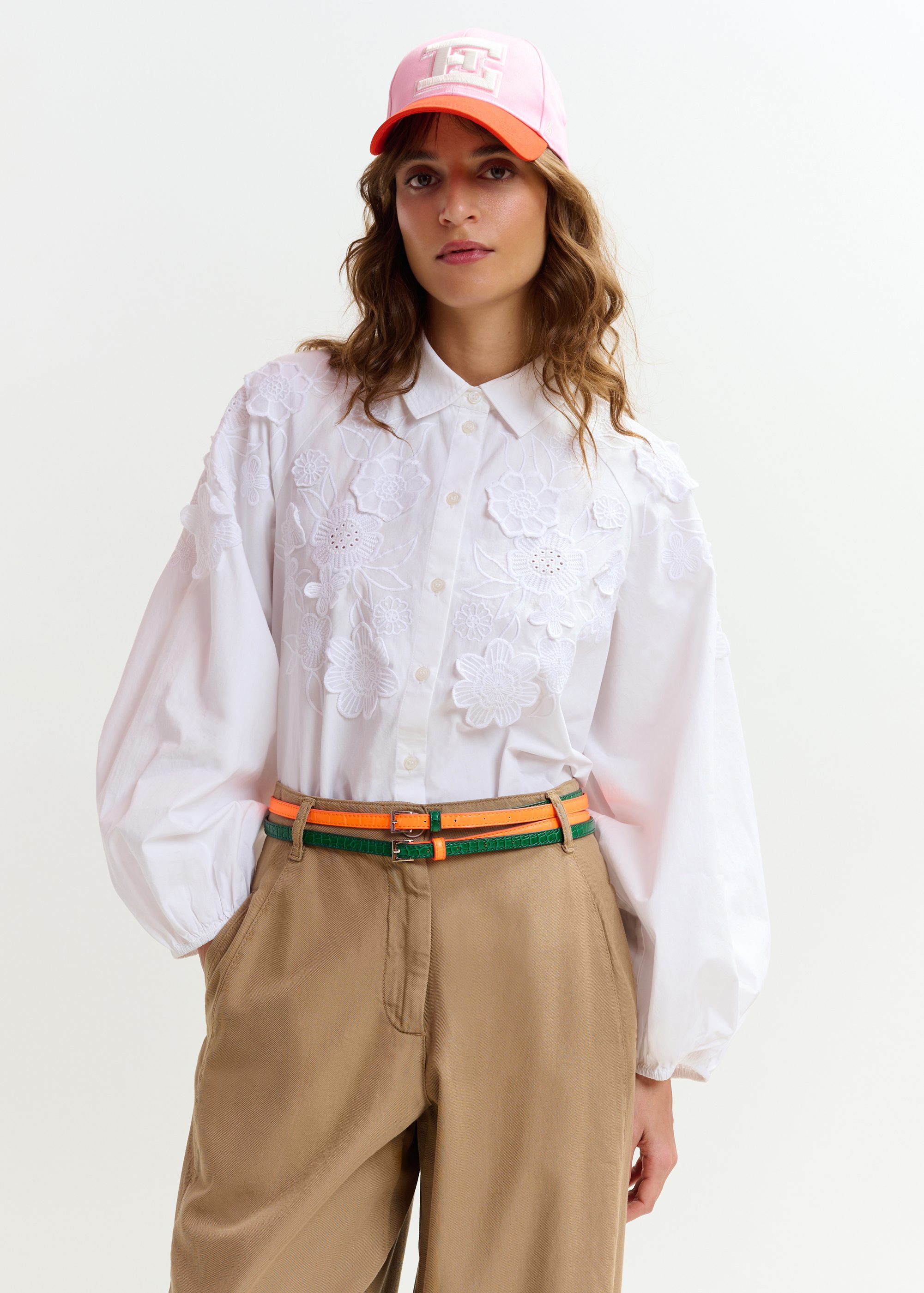 White cotton shirt with appliqué flowers | Essentiel Antwerp