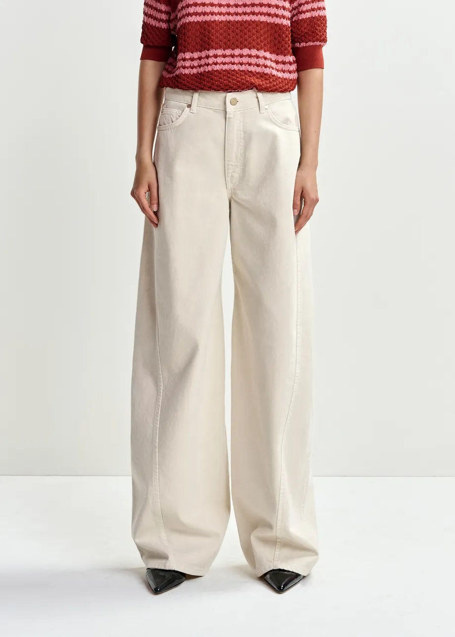 Gebroken witte jeans met barrelpijp