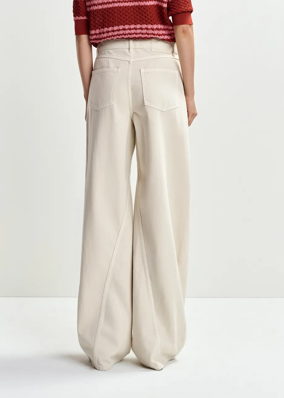 Gebroken witte jeans met barrelpijp