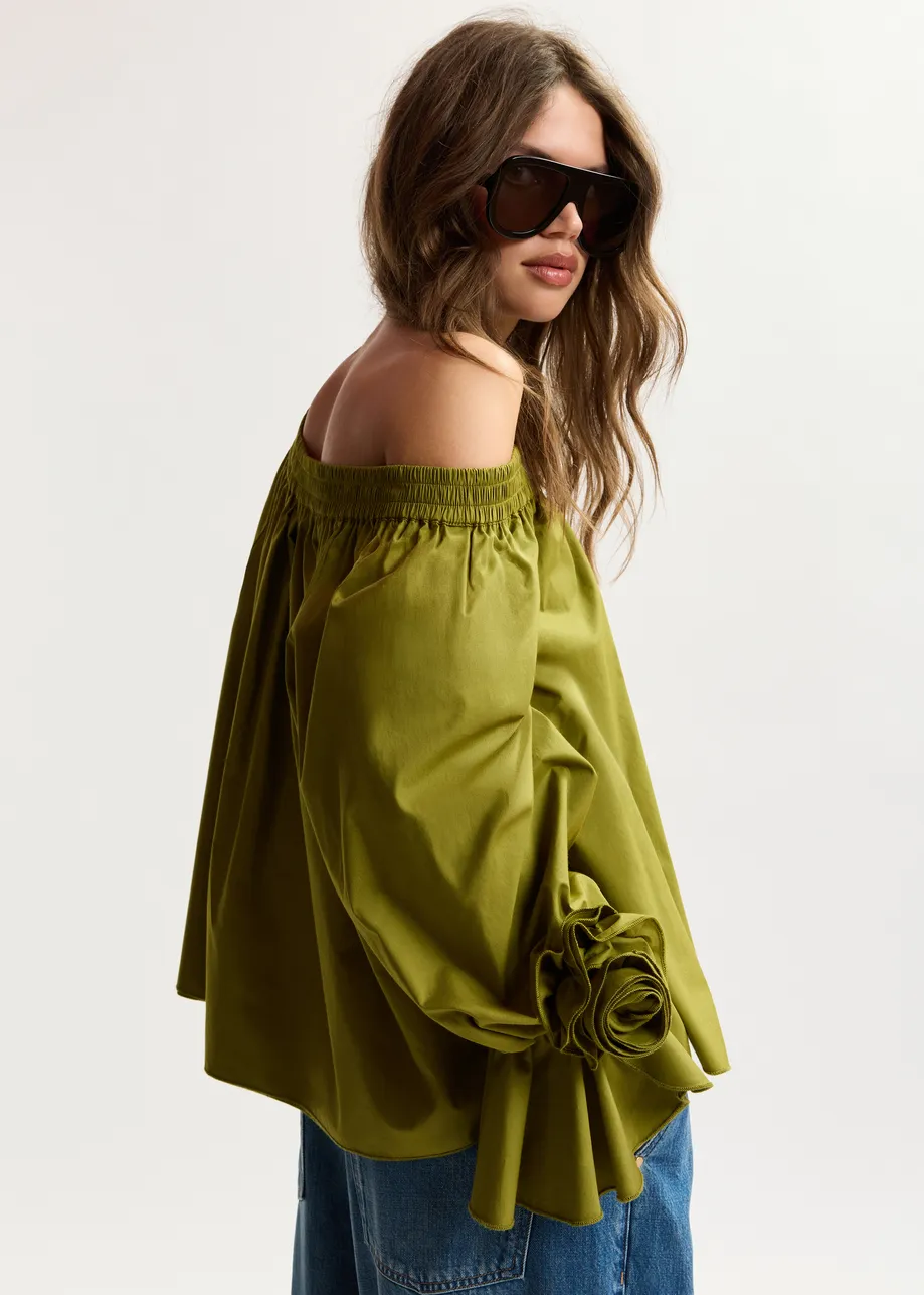 Grünes, trägerloses Baumwolloberteil mit Rosettendetails