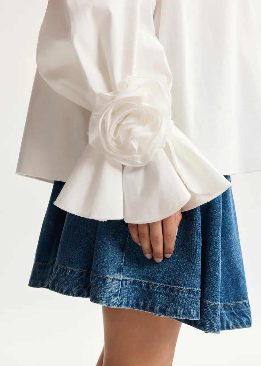 Cremefarbenes, trägerloses Baumwolloberteil mit Rosettendetails