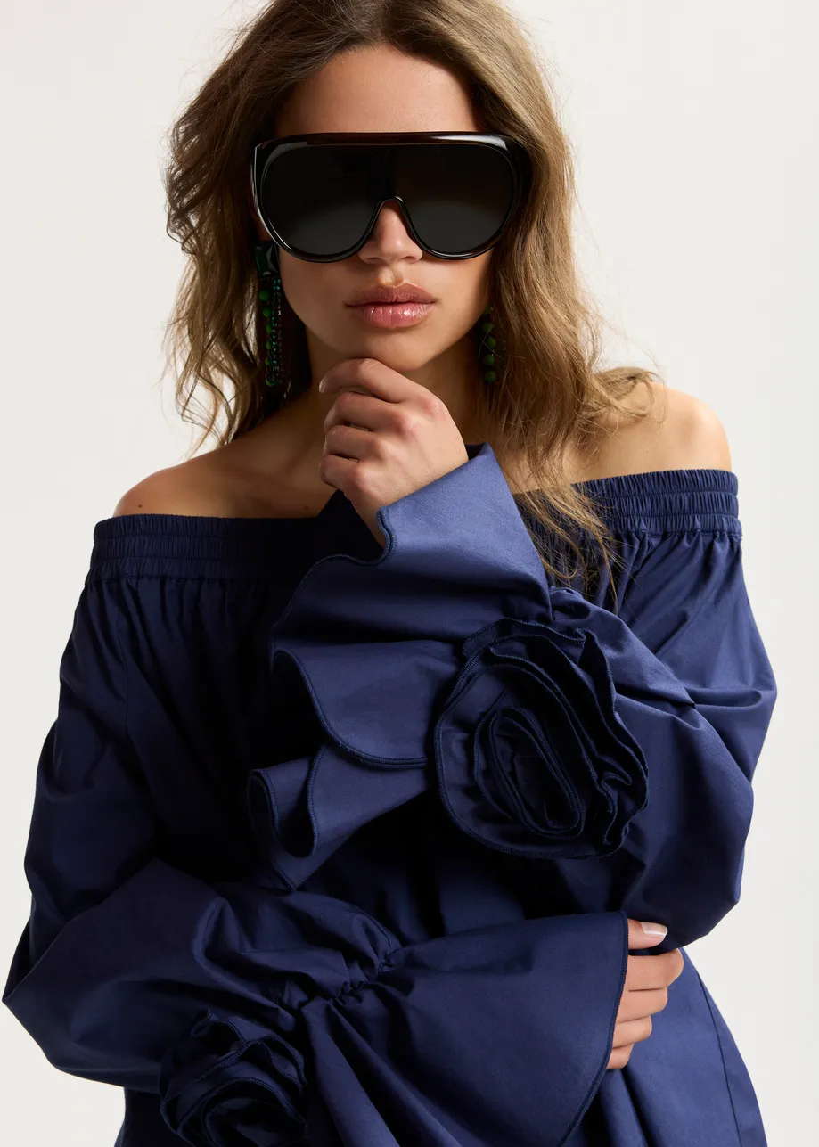 Marineblaues, trägerloses Baumwolloberteil mit Rosettendetails