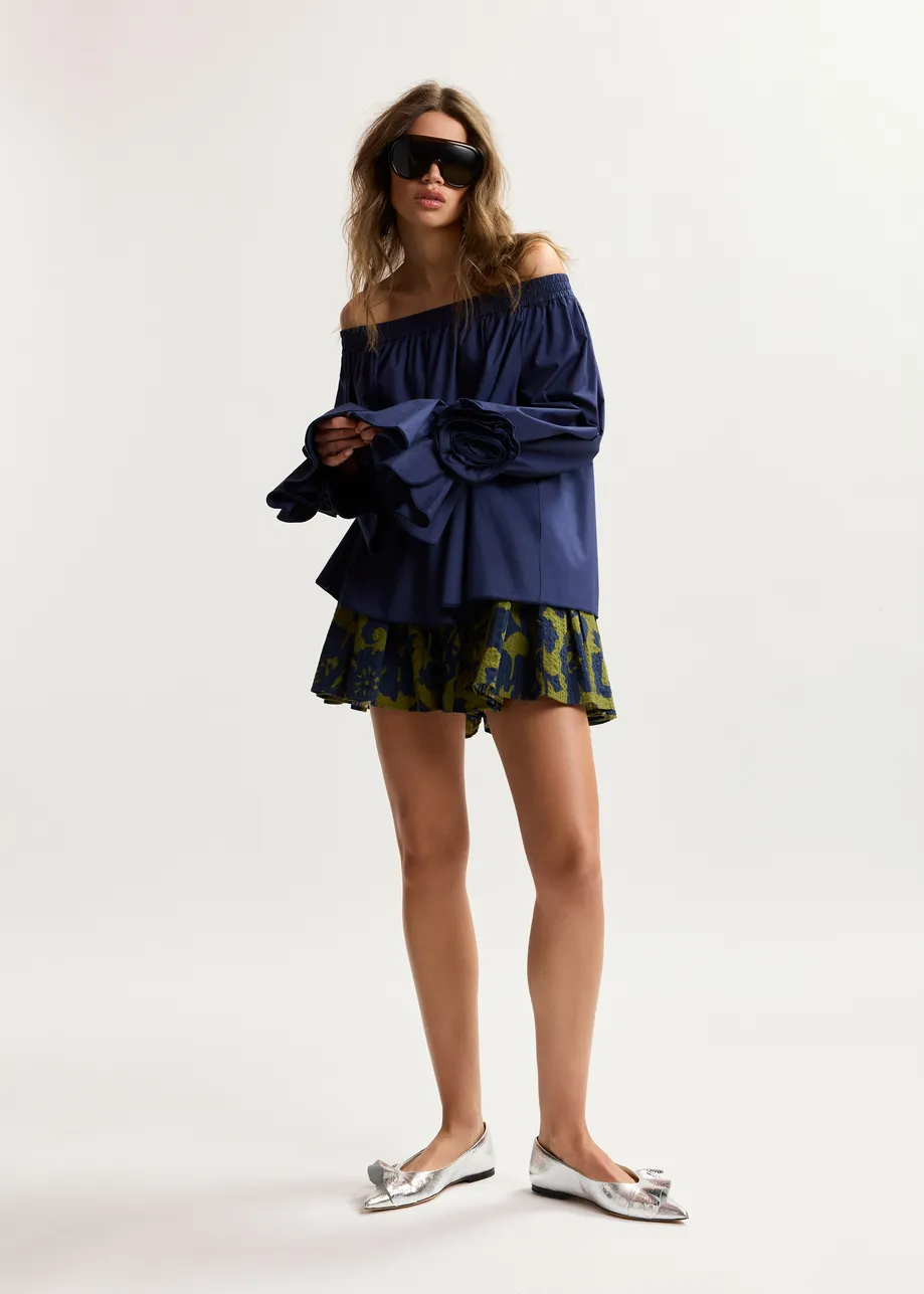 Marineblaues, trägerloses Baumwolloberteil mit Rosettendetails