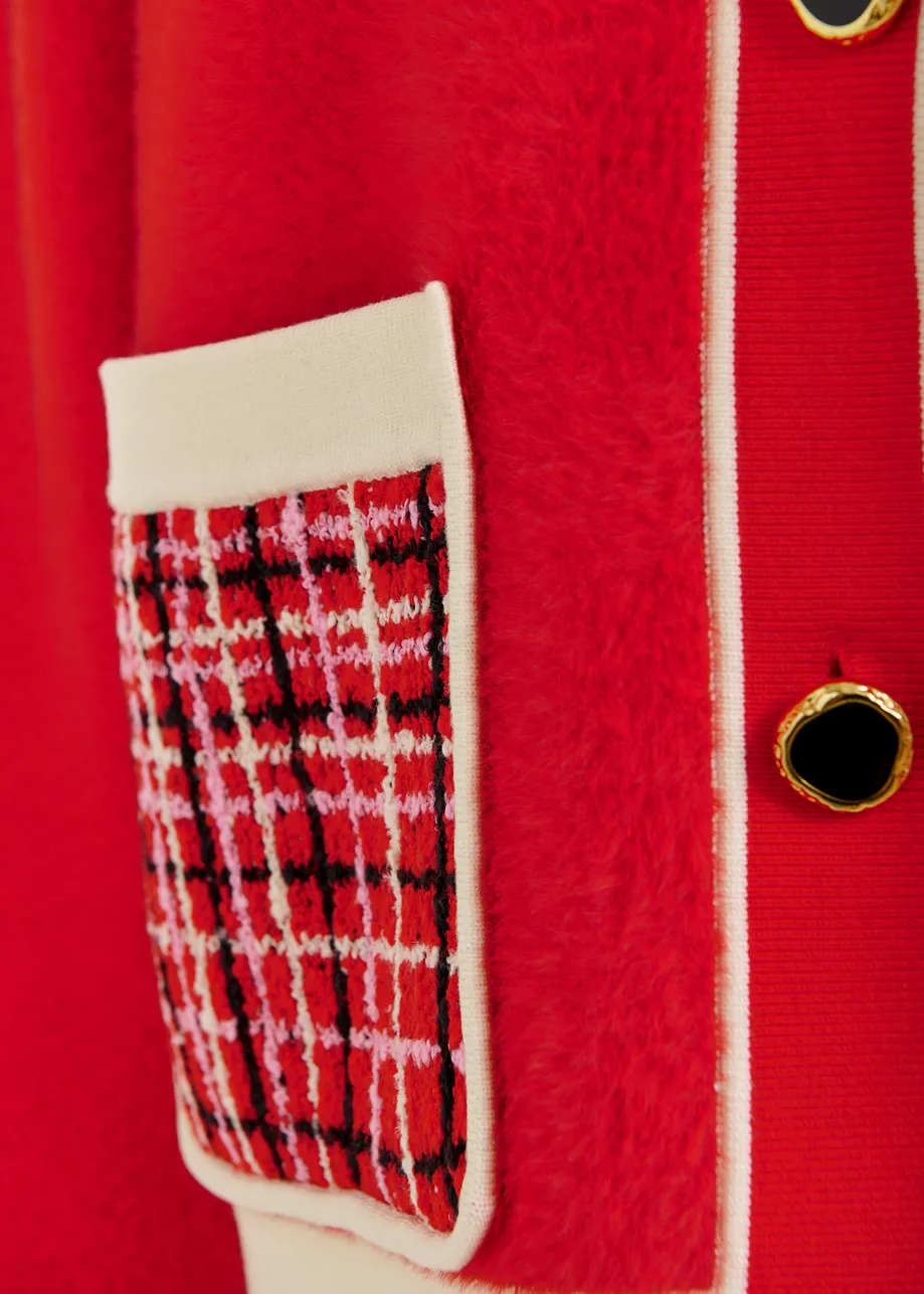 Rode en gebroken witte cardigan met roze-zwarte tweedkraag en opgestikte zakken