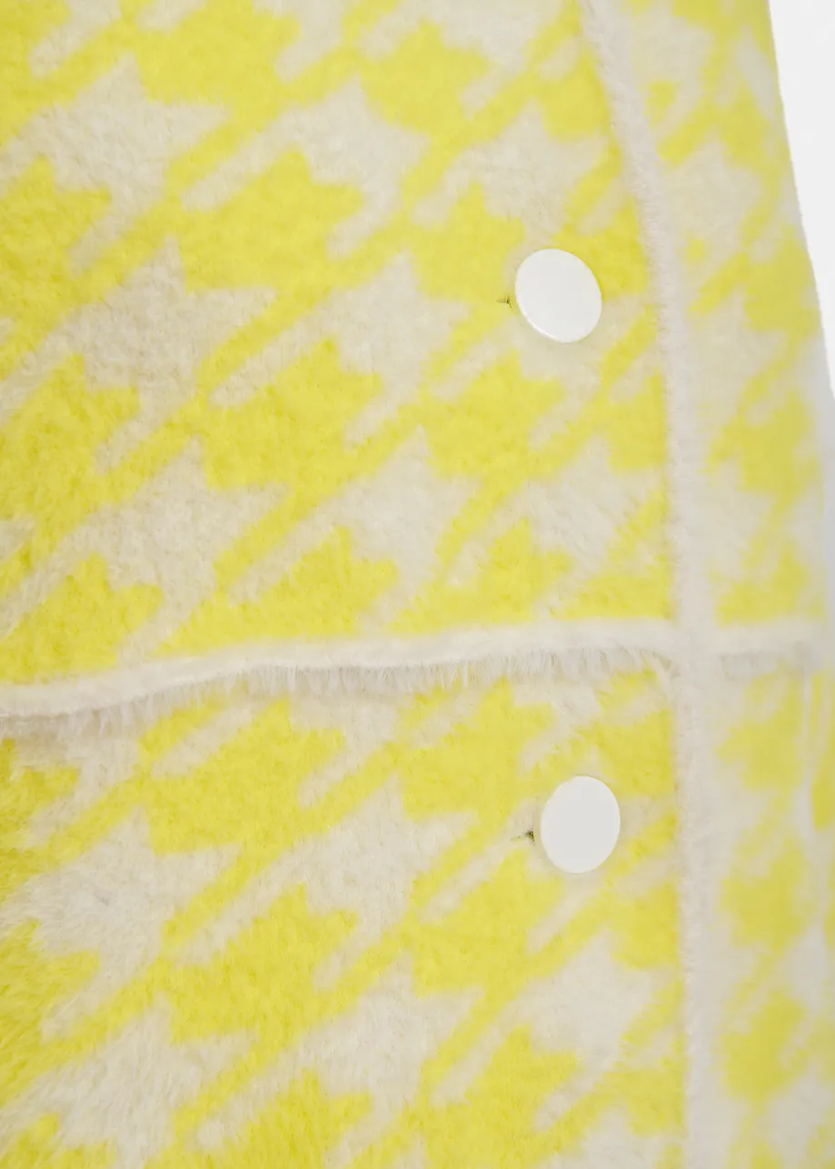 Gele en gebroken witte cardigan met pied-de-poulemotief