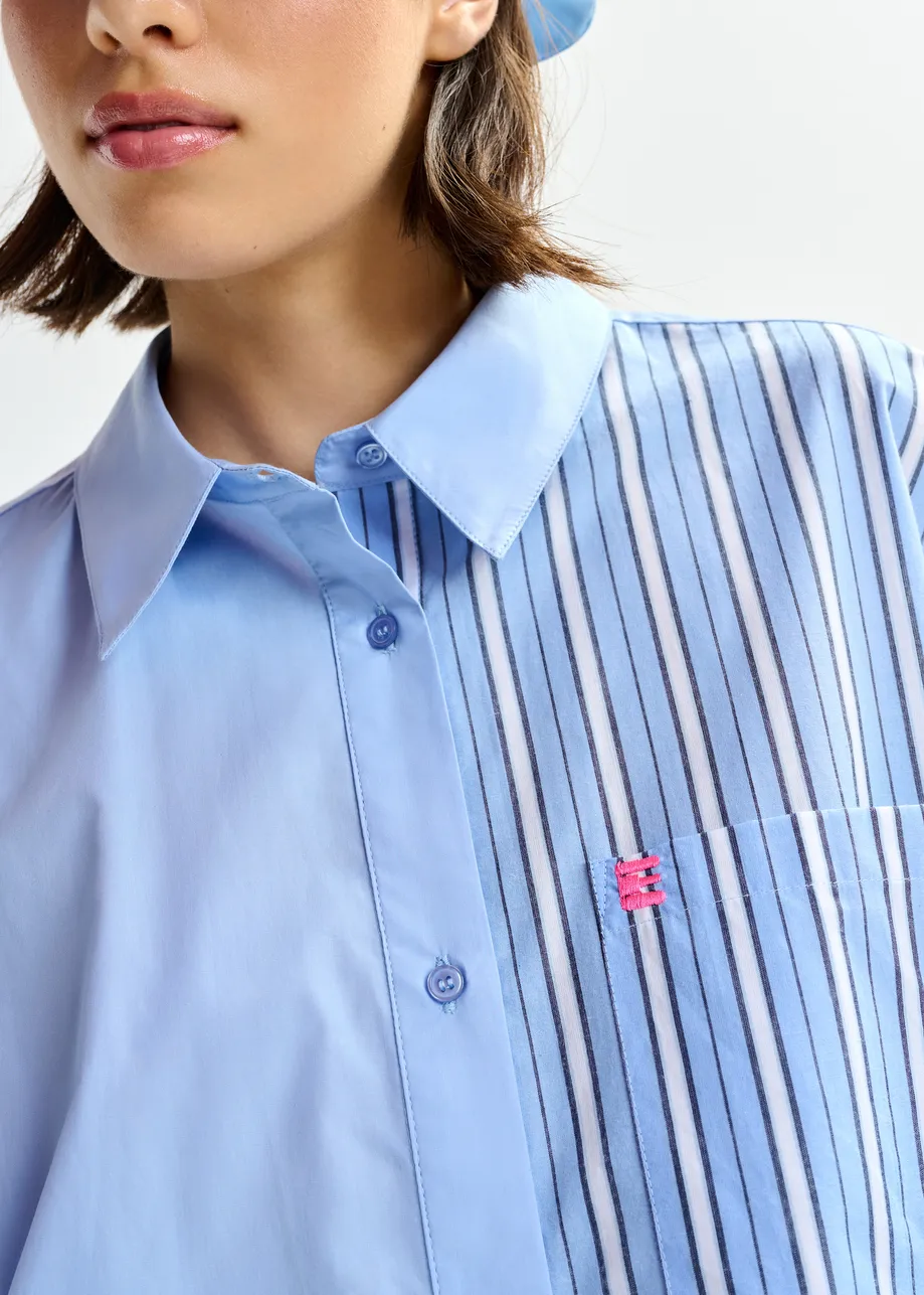 Lichtblauw, donkerblauw en wit overhemd met gestreepte inzetstukken