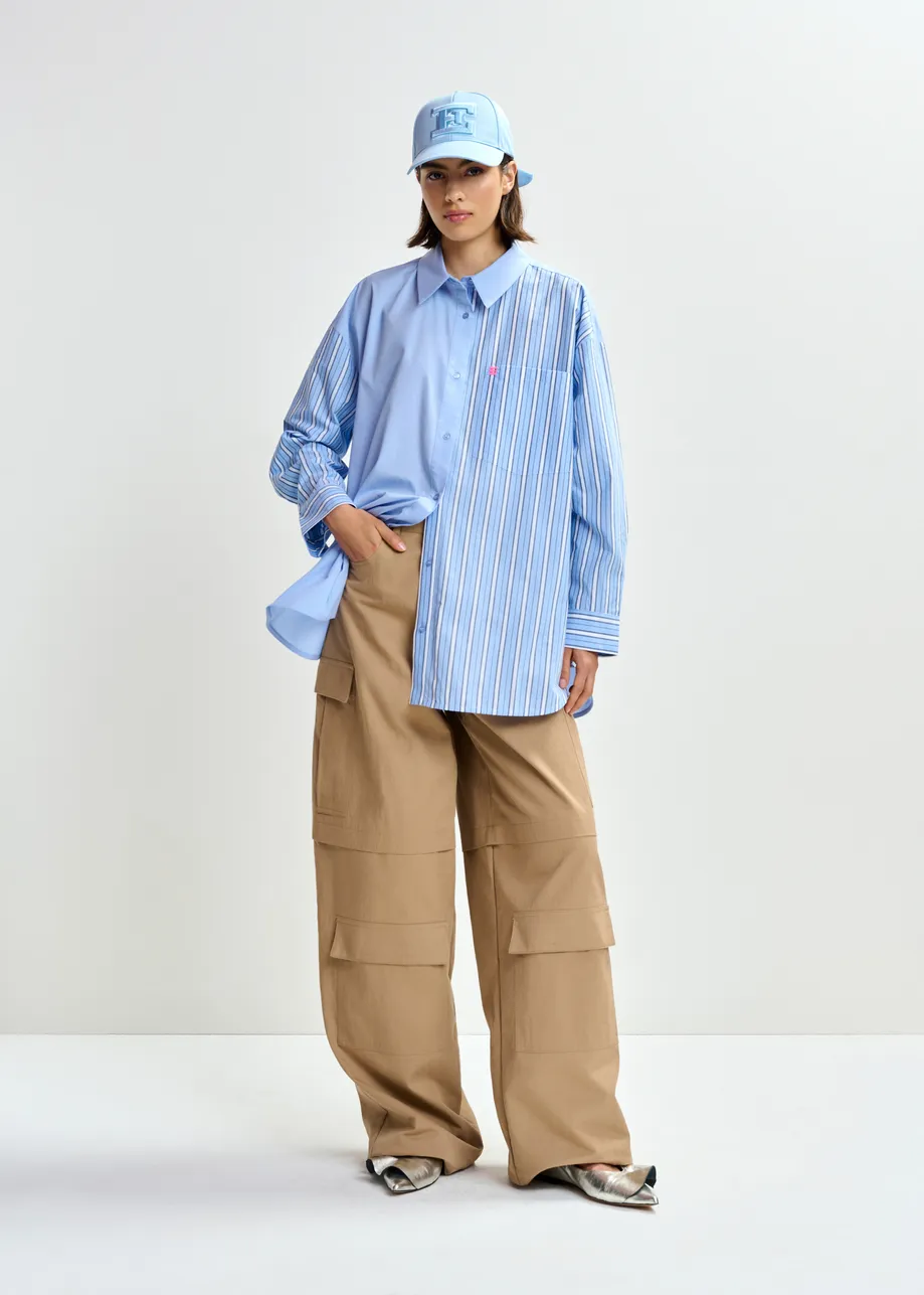 Lichtblauw, donkerblauw en wit overhemd met gestreepte inzetstukken