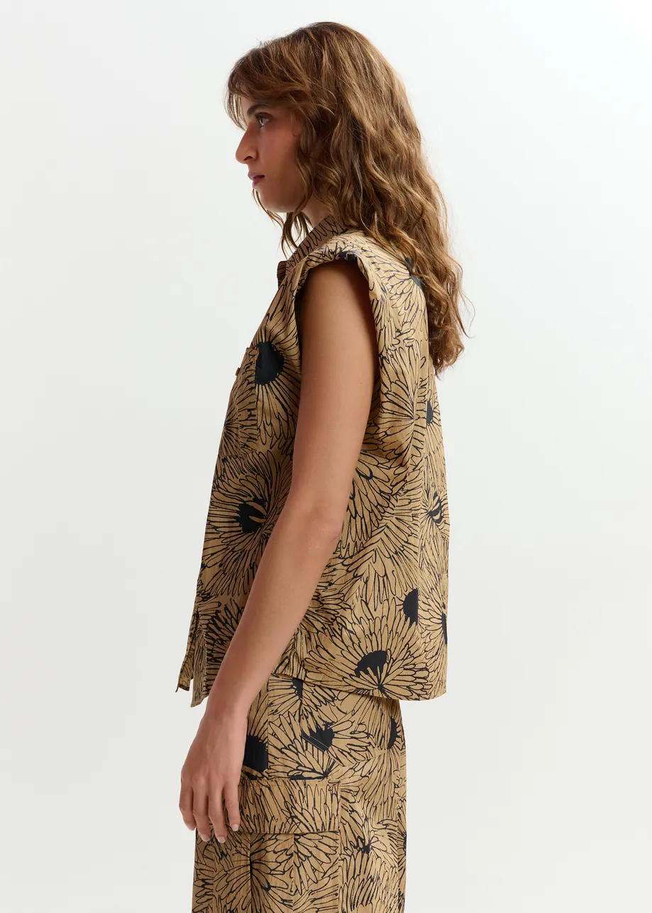 Camisa sin mangas con hombreras, marrón claro y negro