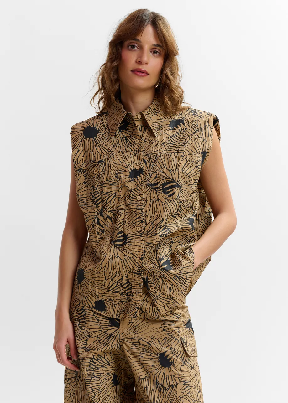 Camisa sin mangas con hombreras, marrón claro y negro