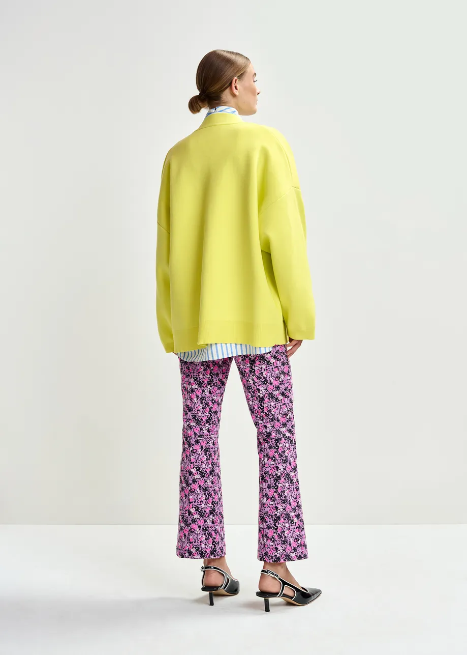 Gele cardigan met bloemknopen