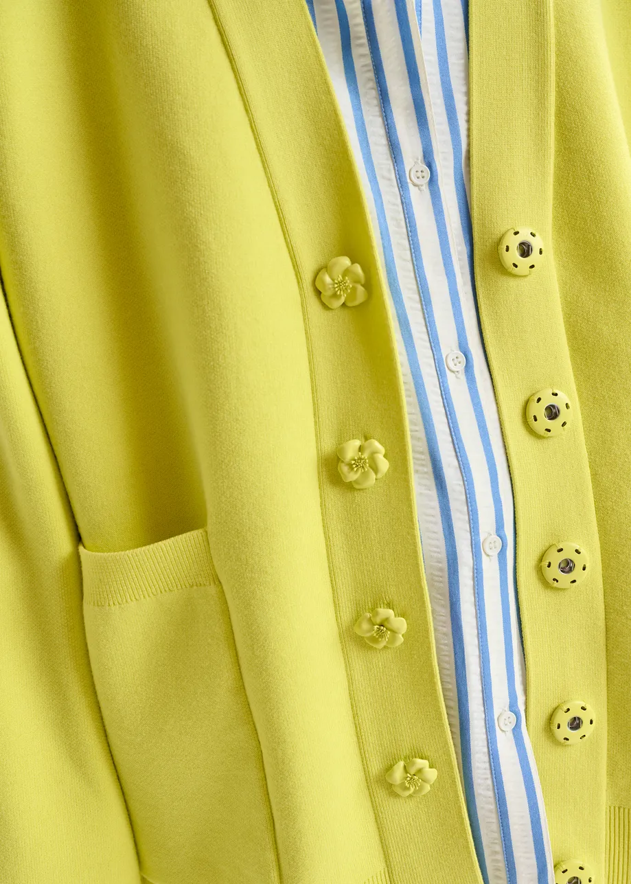 Gele cardigan met bloemknopen