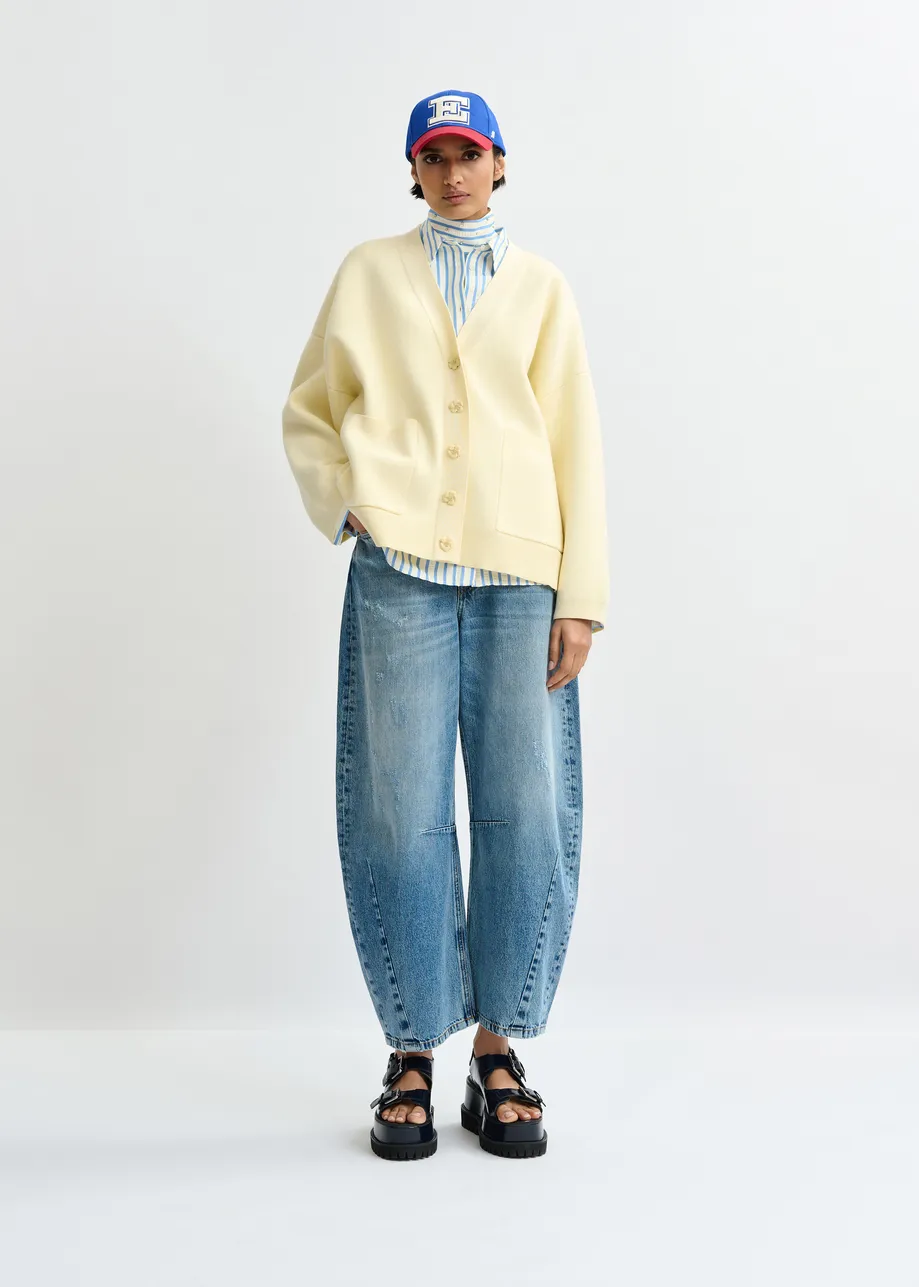 Gebroken witte cardigan met bloemknopen