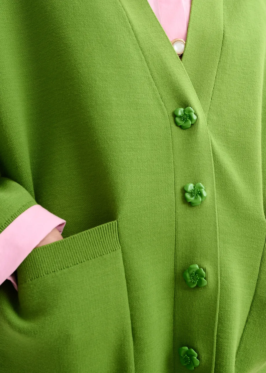 Groene cardigan met bloemknopen