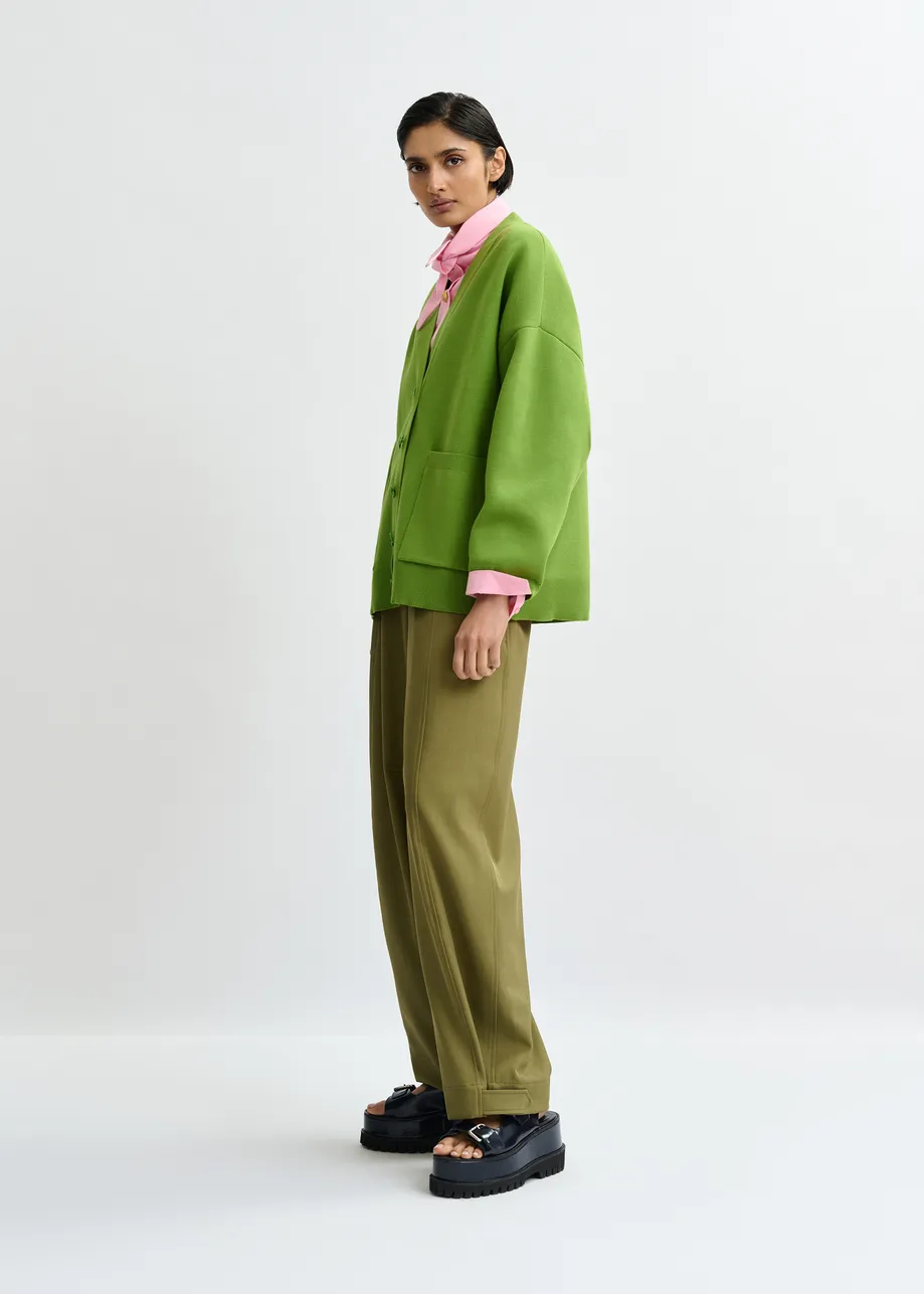 Groene cardigan met bloemknopen