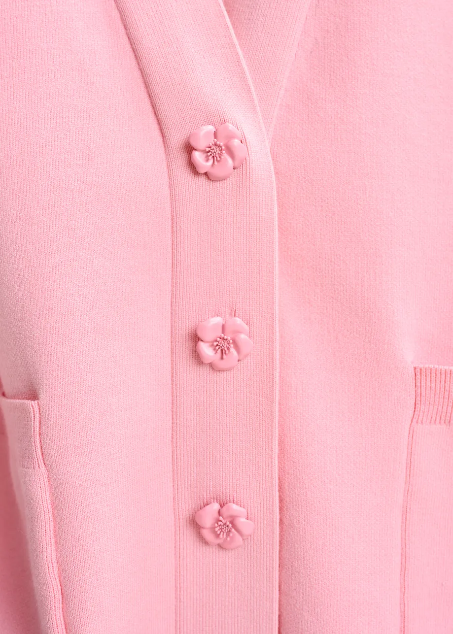 Roze cardigan met bloemknopen