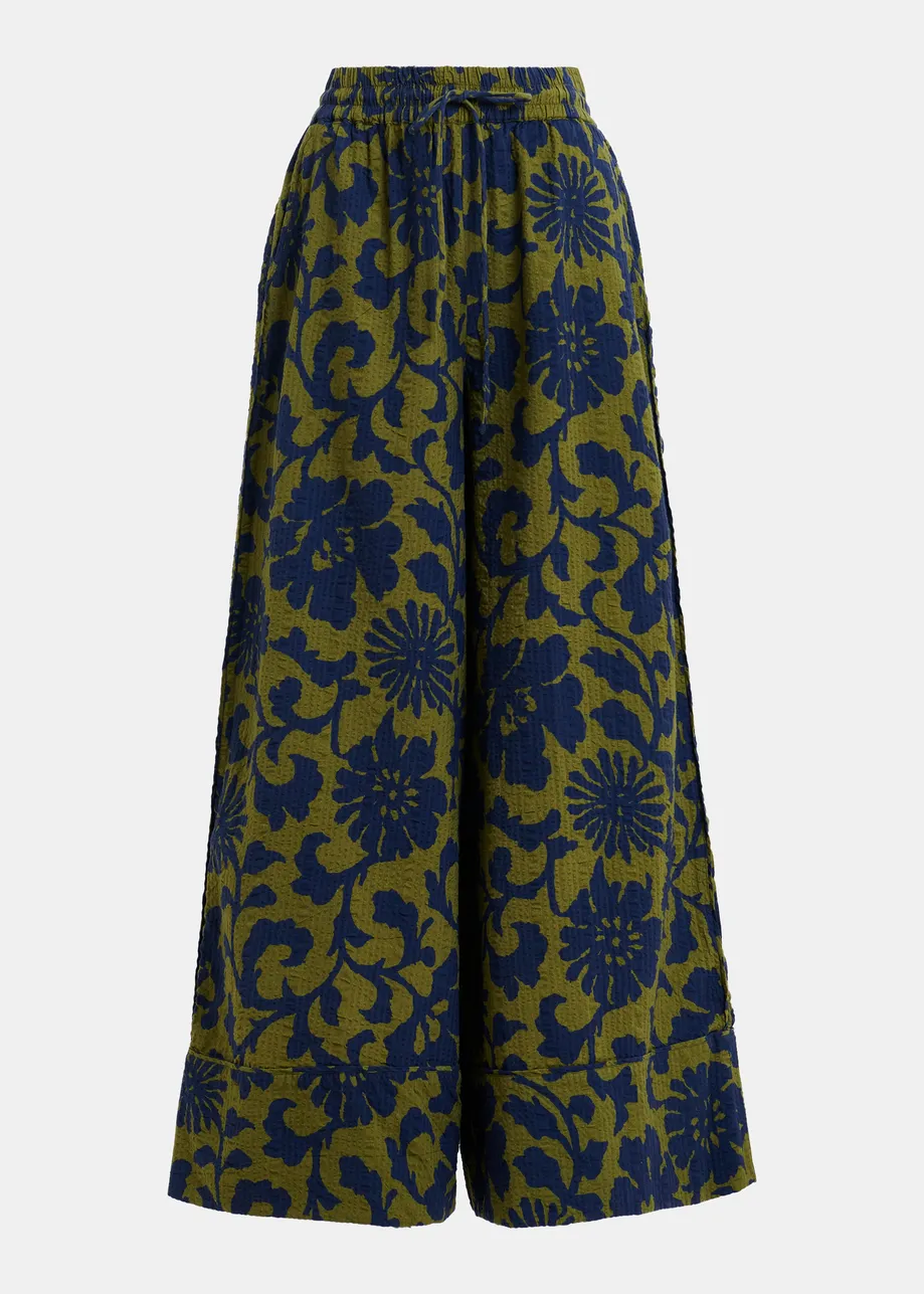 Pantaloni larghi verdi e blu scuro con cuciture a contrasto