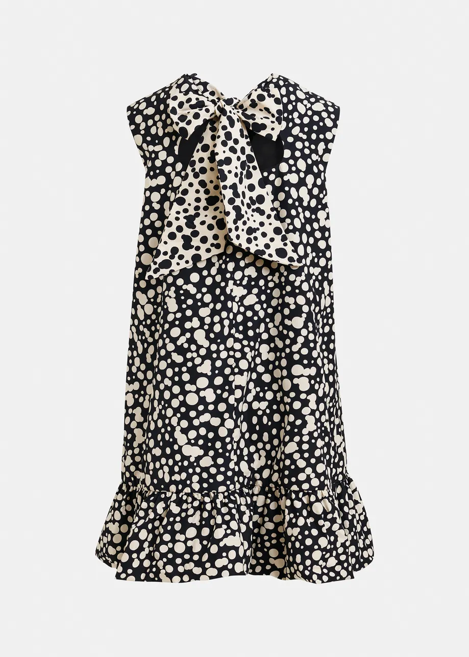 Zwart-witte mini-jurk met open rug en strik