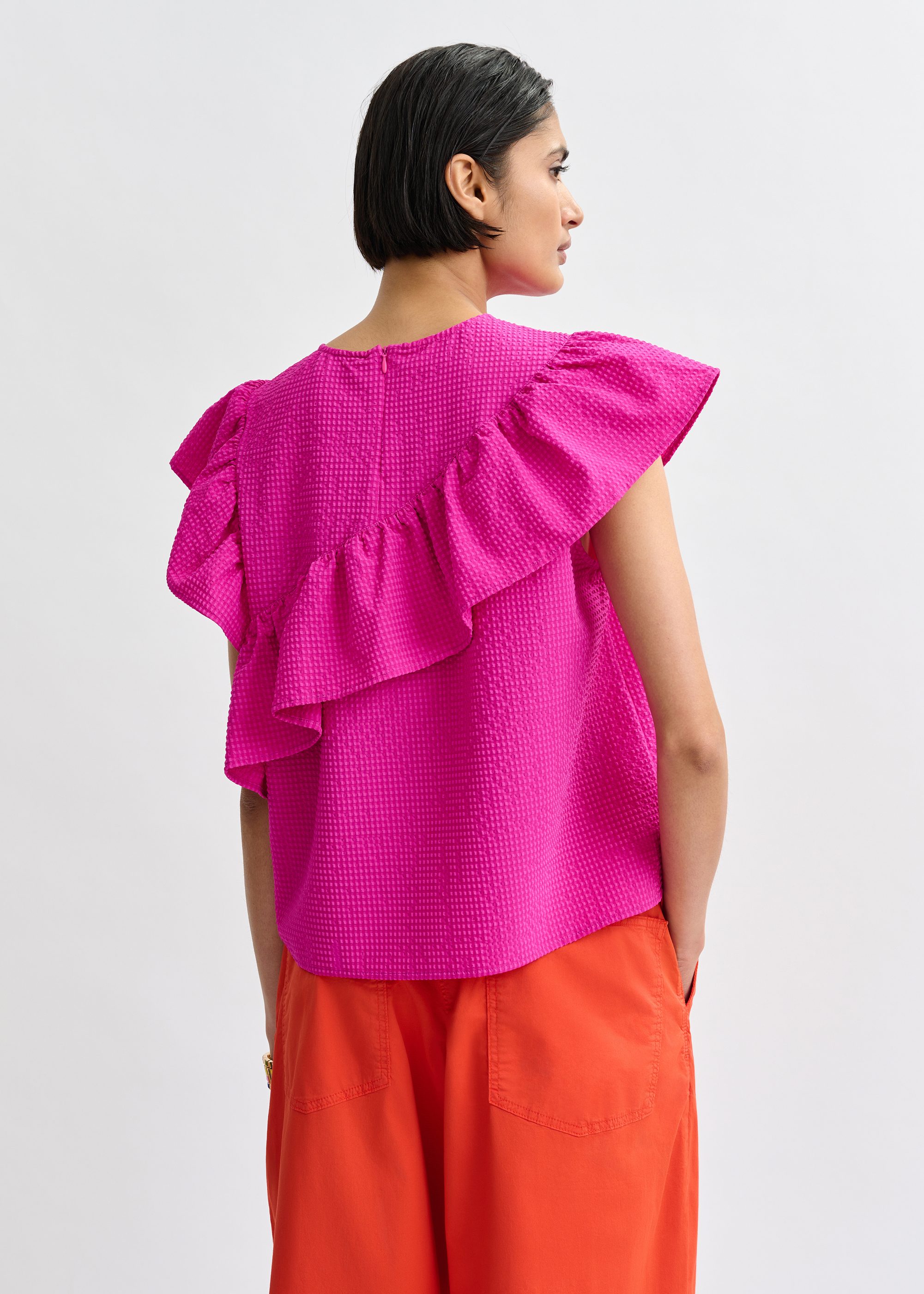 Pink asymmetrical top with ruffle details | Essentiel Antwerp