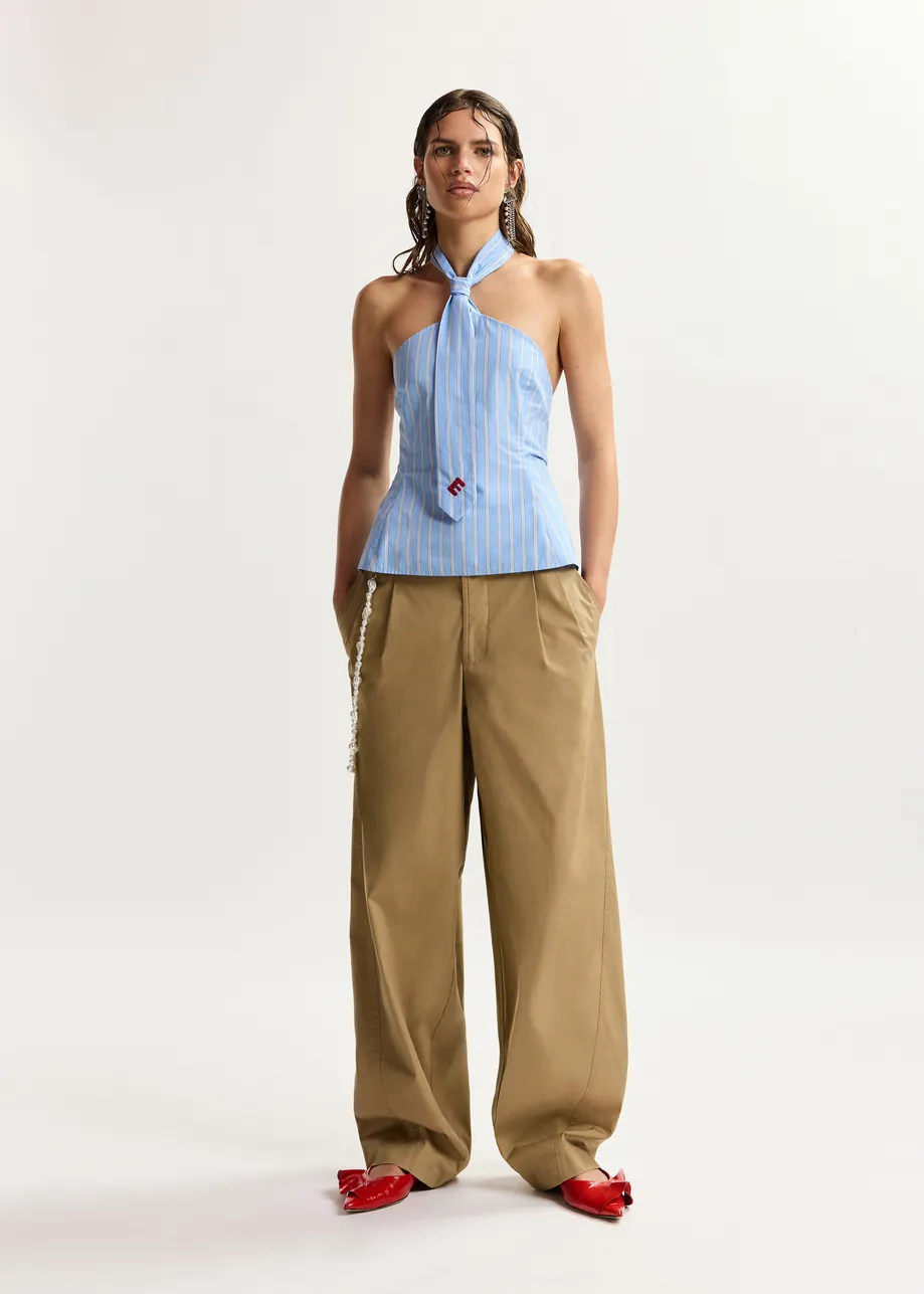 Maglia in cotone con scollo all'americana a righe bianche e azzurre e dettaglio a cravatta