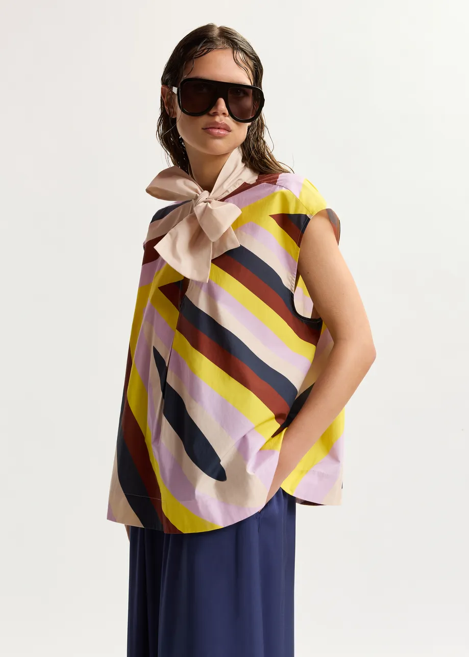 Maglia senza maniche con stampa grafica multicolor in color crema e scollo a fiocco