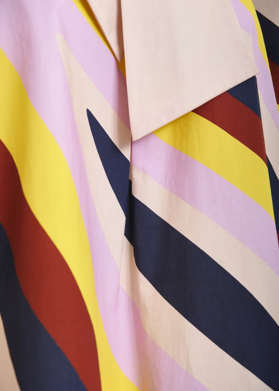 Maglia senza maniche con stampa grafica multicolor in color crema e scollo a fiocco