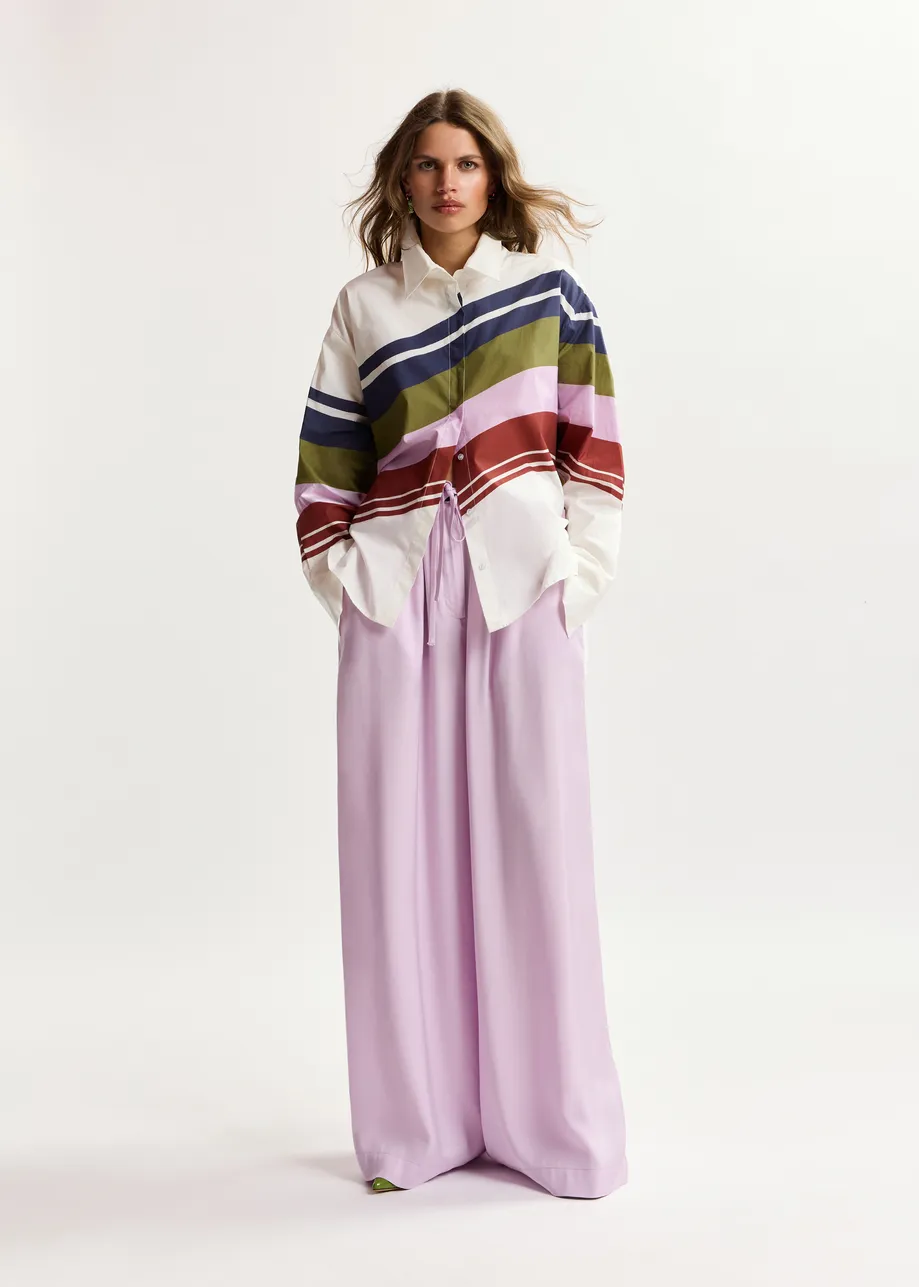 Camicia oversize in cotone bianco ottico e multicolor dalla stampa a righe piazzata