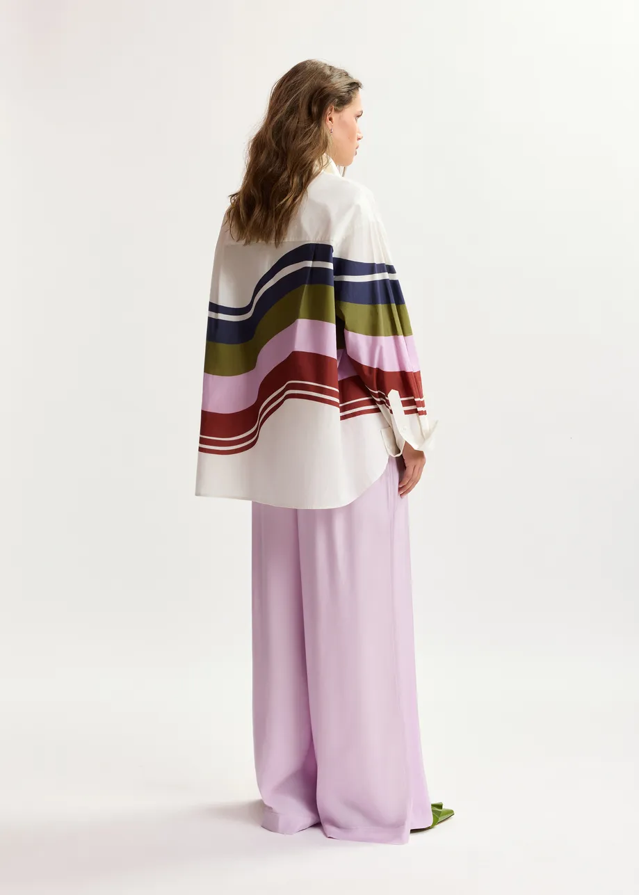 Camicia oversize in cotone bianco ottico e multicolor dalla stampa a righe piazzata