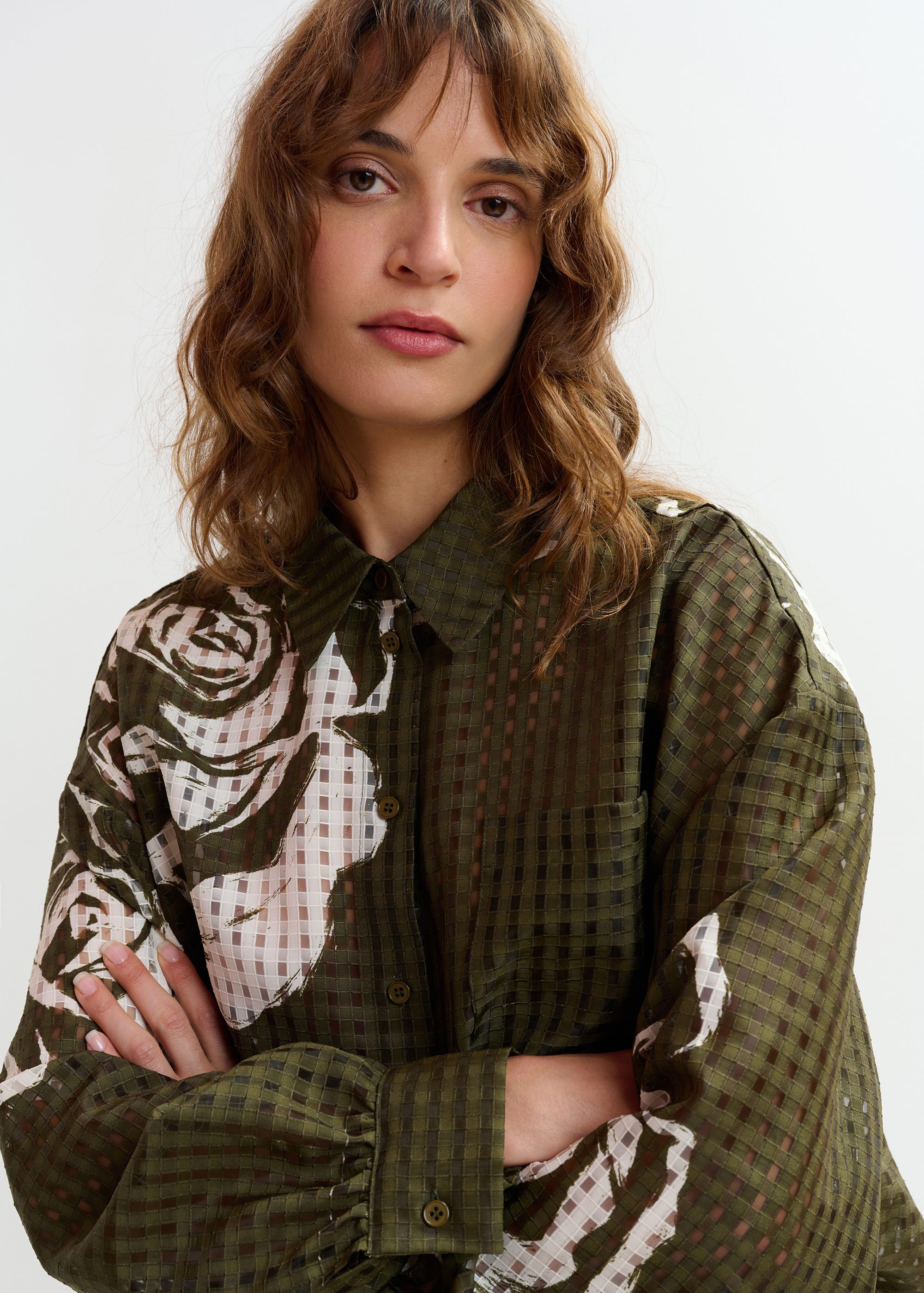 Khaki and off-white oversized sheer printed shirt | Essentiel