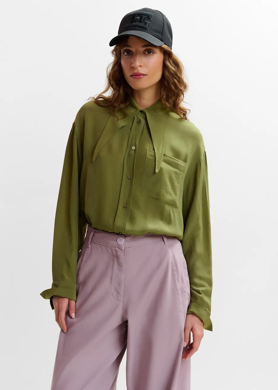 Camisa oversize con cuello de lazada, caqui