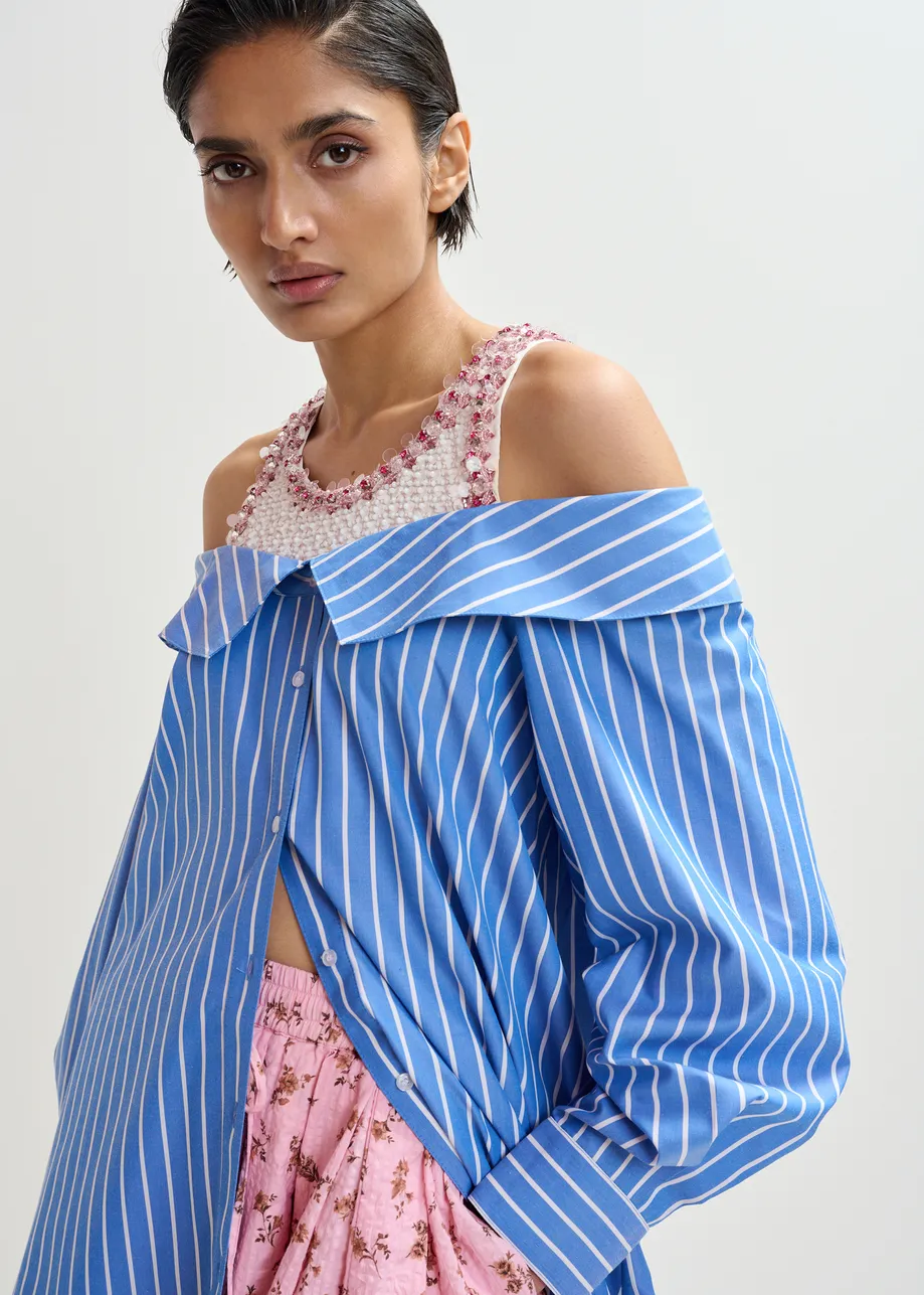 Abito chemisier a strati blu e bianco con canotta decorata