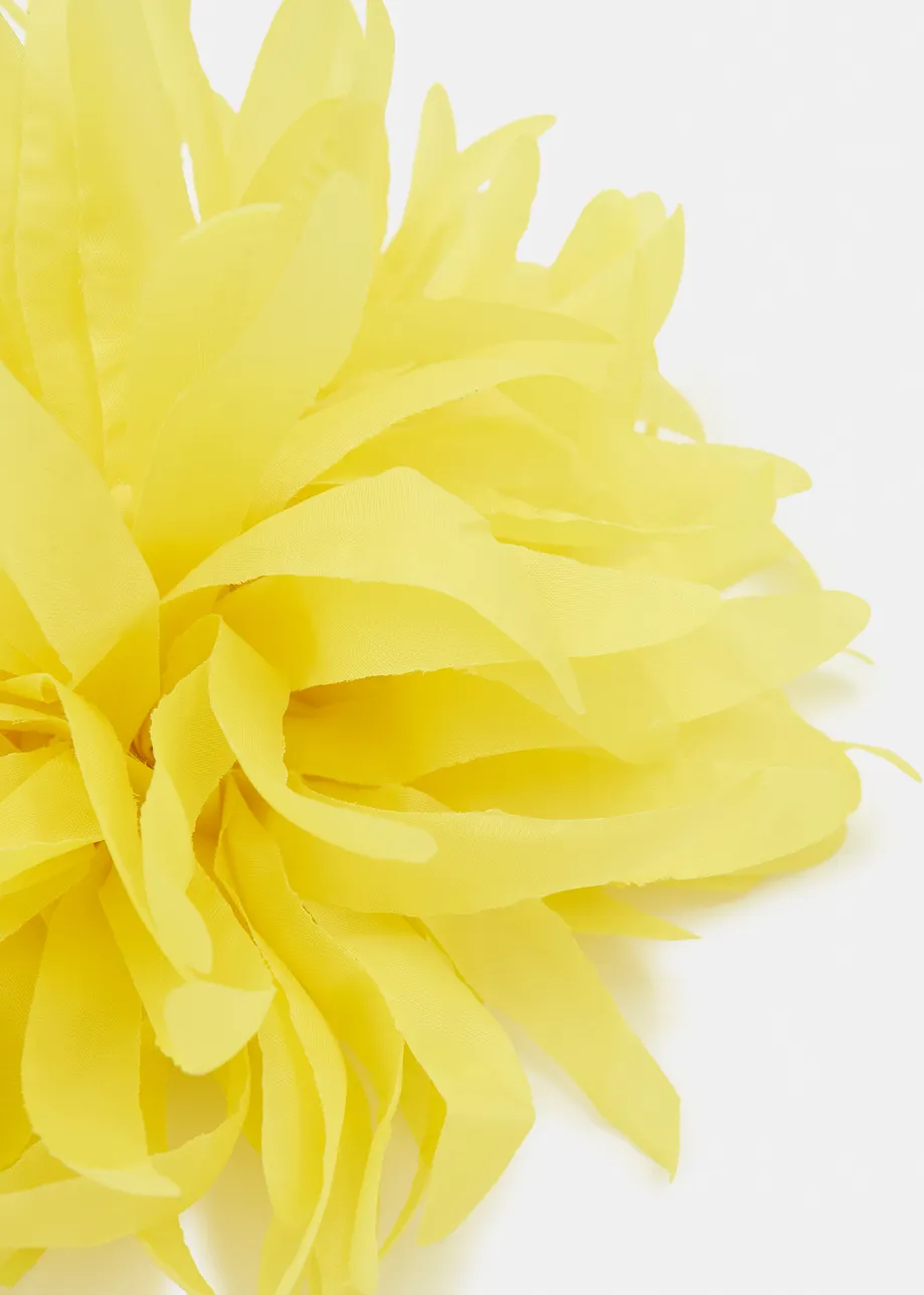 Spilla a forma di fiore giallo