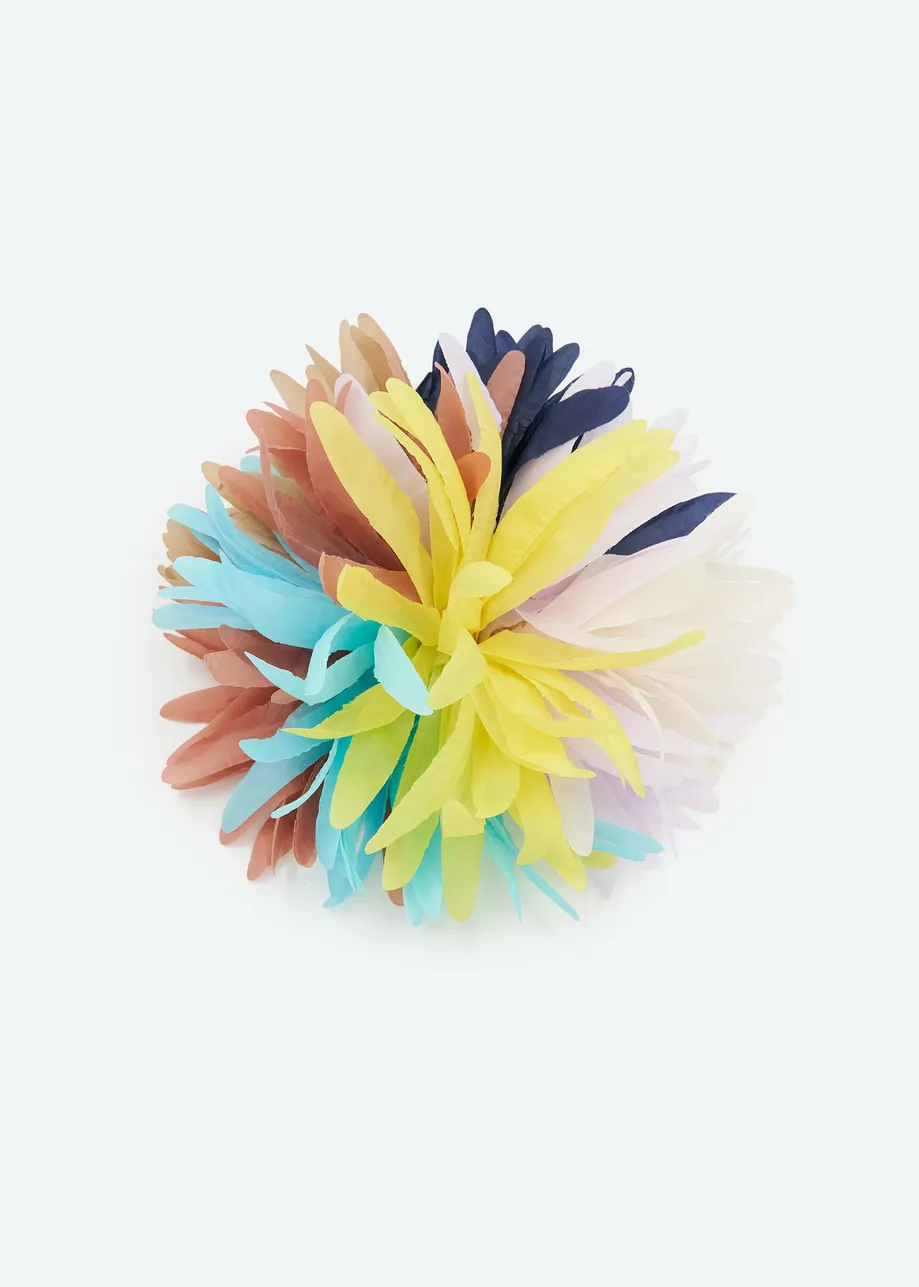 Multicolor flower-shaped brooch