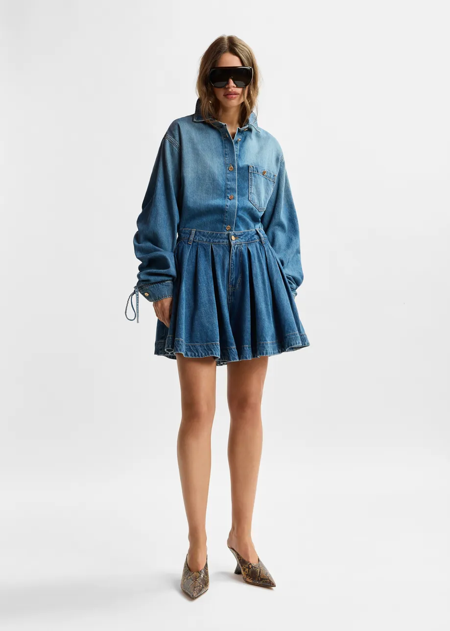 Blue pleated denim shorts in organic cotton