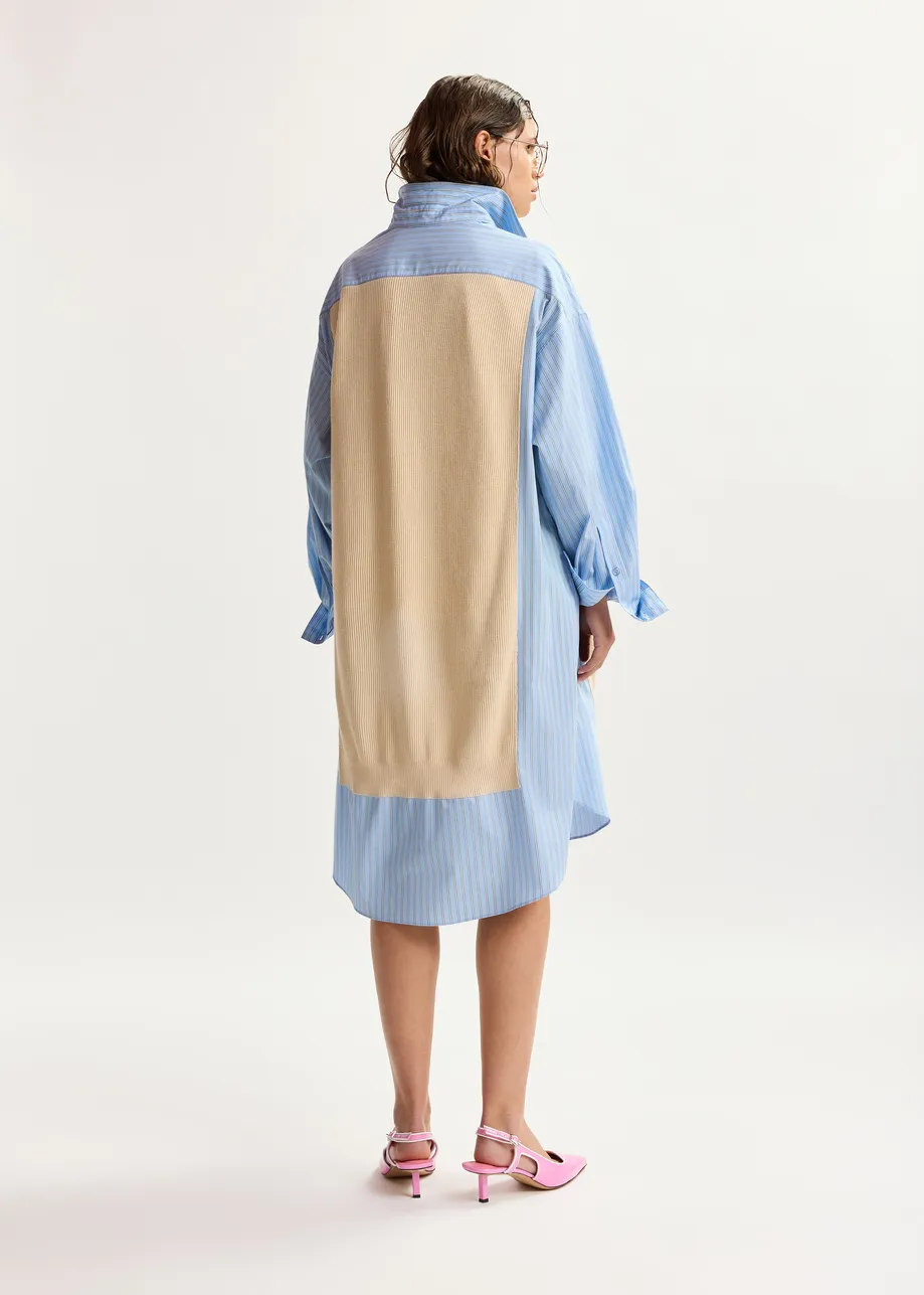 Robe chemise oversize à empiècements en tricot crème, bleu clair et noire