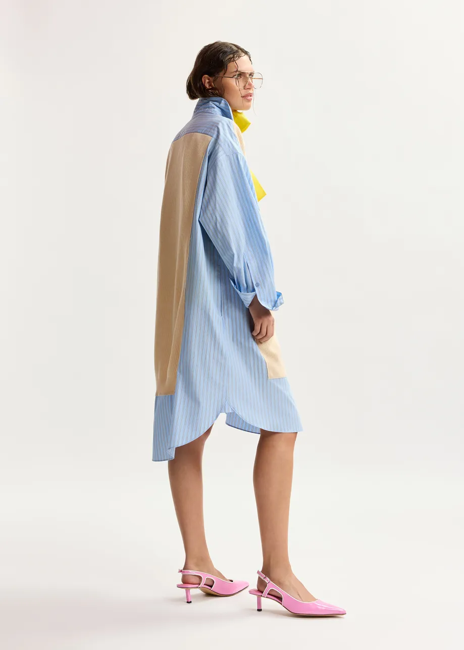 Robe chemise oversize à empiècements en tricot crème, bleu clair et noire