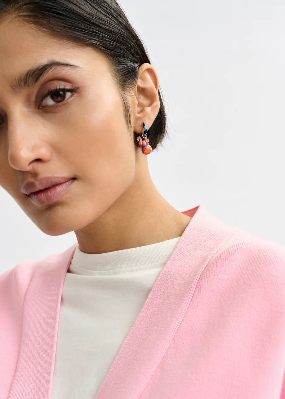 Lichtblauwe en donkergroene hoepeloorbellen met eekhoorn en klavertje