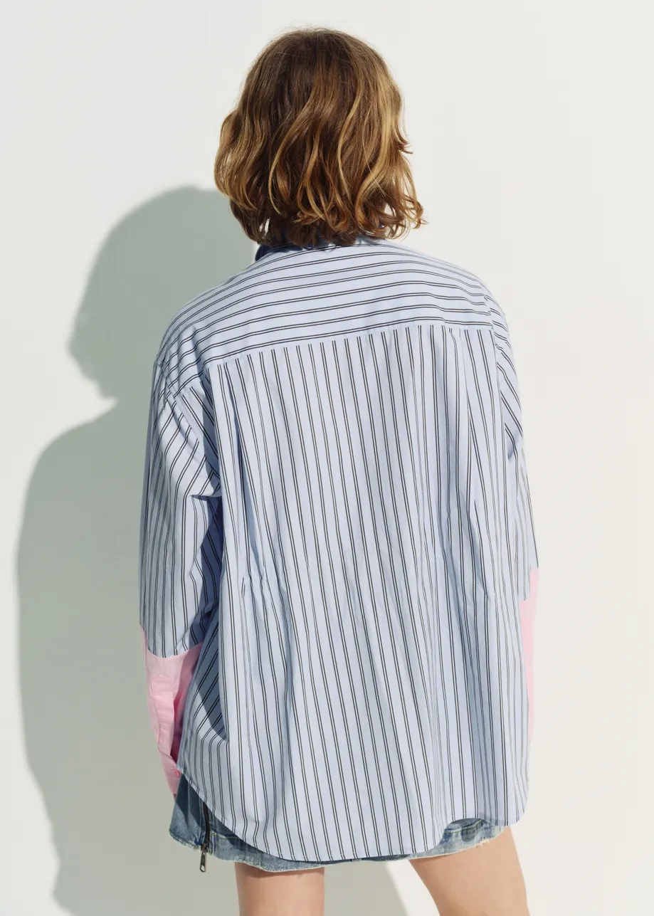 Chemise à rayures en coton bleu clair avec broderie Peanuts™ et manches contrastées roses