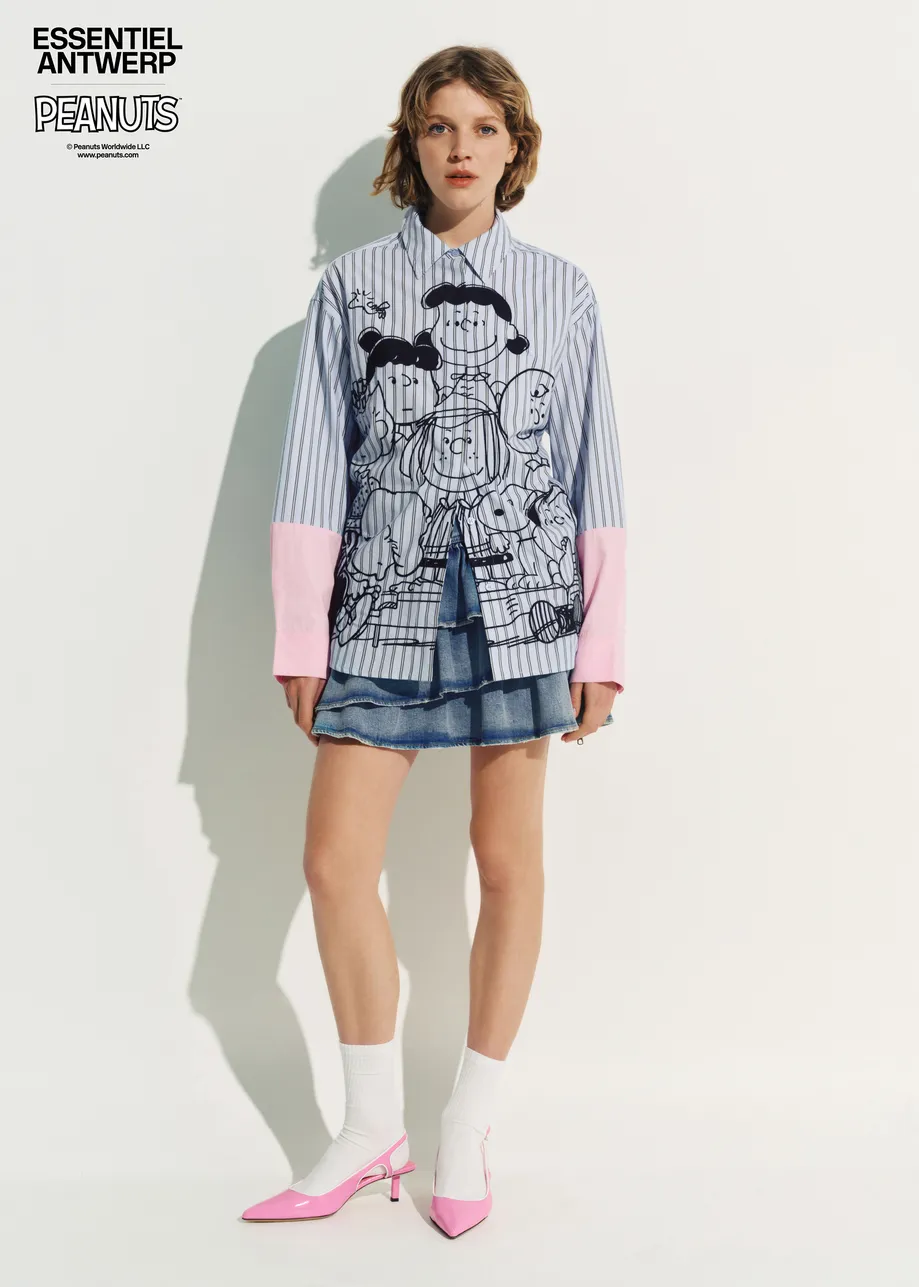 Light blue striped cotton shirt with Peanuts™ embroidery and pink contrast sleeves