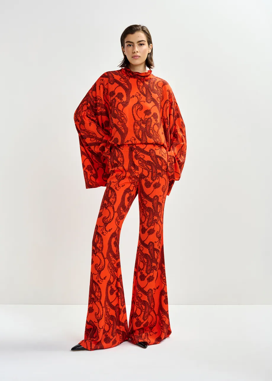 Oranje en zwarte oversized top met hoge halslijn en paisleyprint