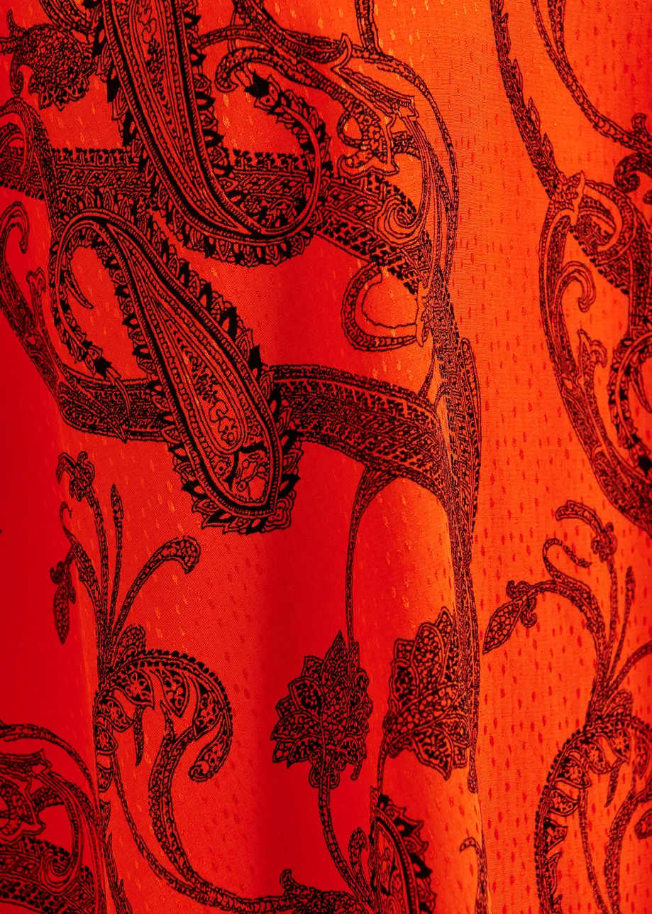 Oranje en zwarte oversized top met hoge halslijn en paisleyprint