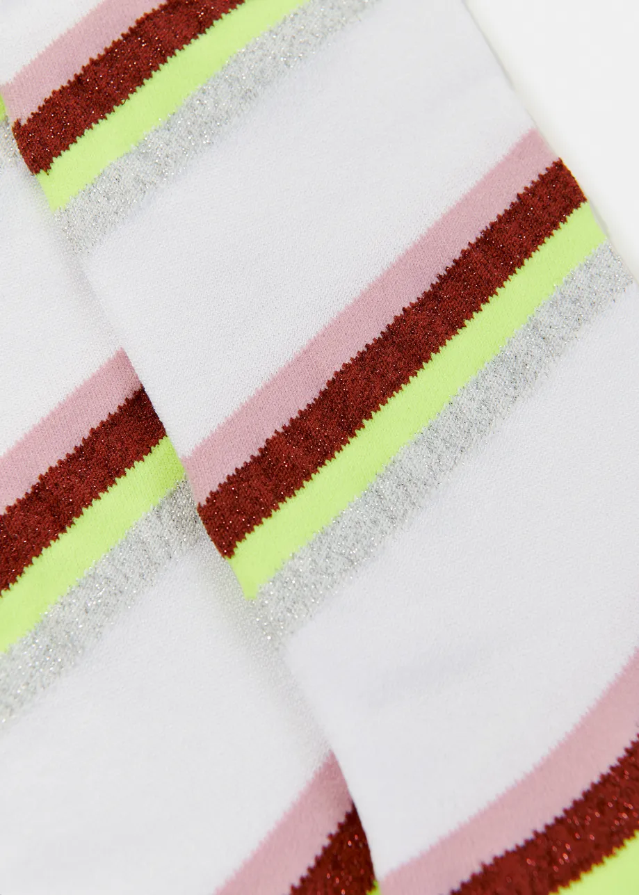 Wit en kleurrijk gestreepte halflange sokken met lurex