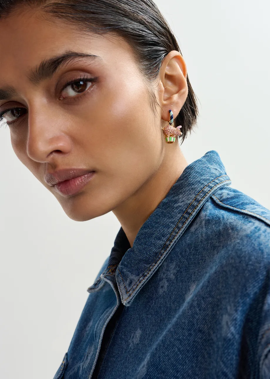 Marineblauwe en blauwe hoepeloorbellen met varken en pan