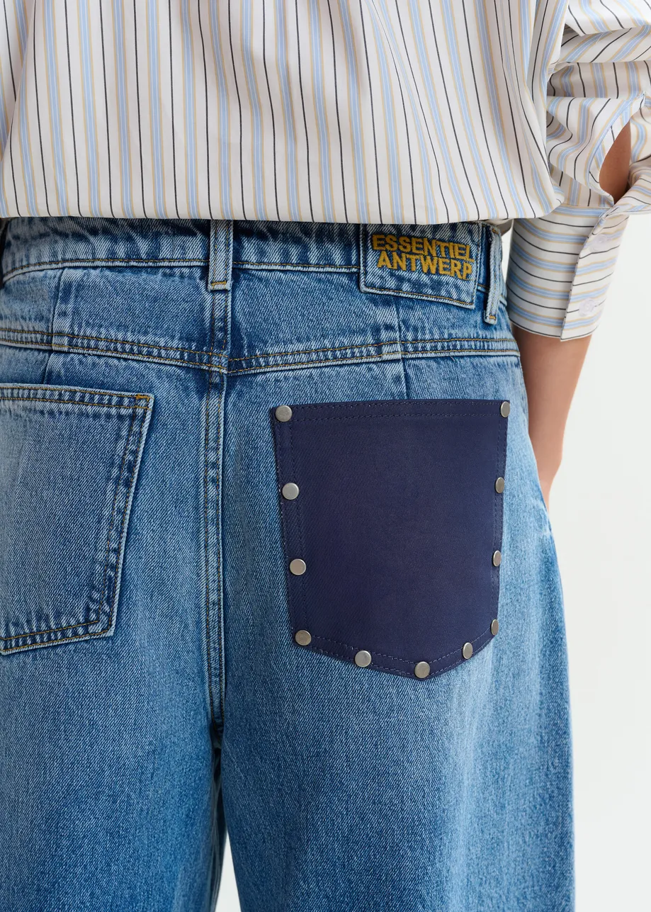 Blauwe biokatoenen versleten jeans met cropped barrelpijp